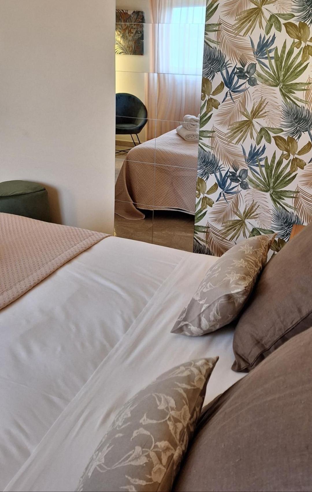 Laranda Rooms มิลาซโซ ห้อง รูปภาพ